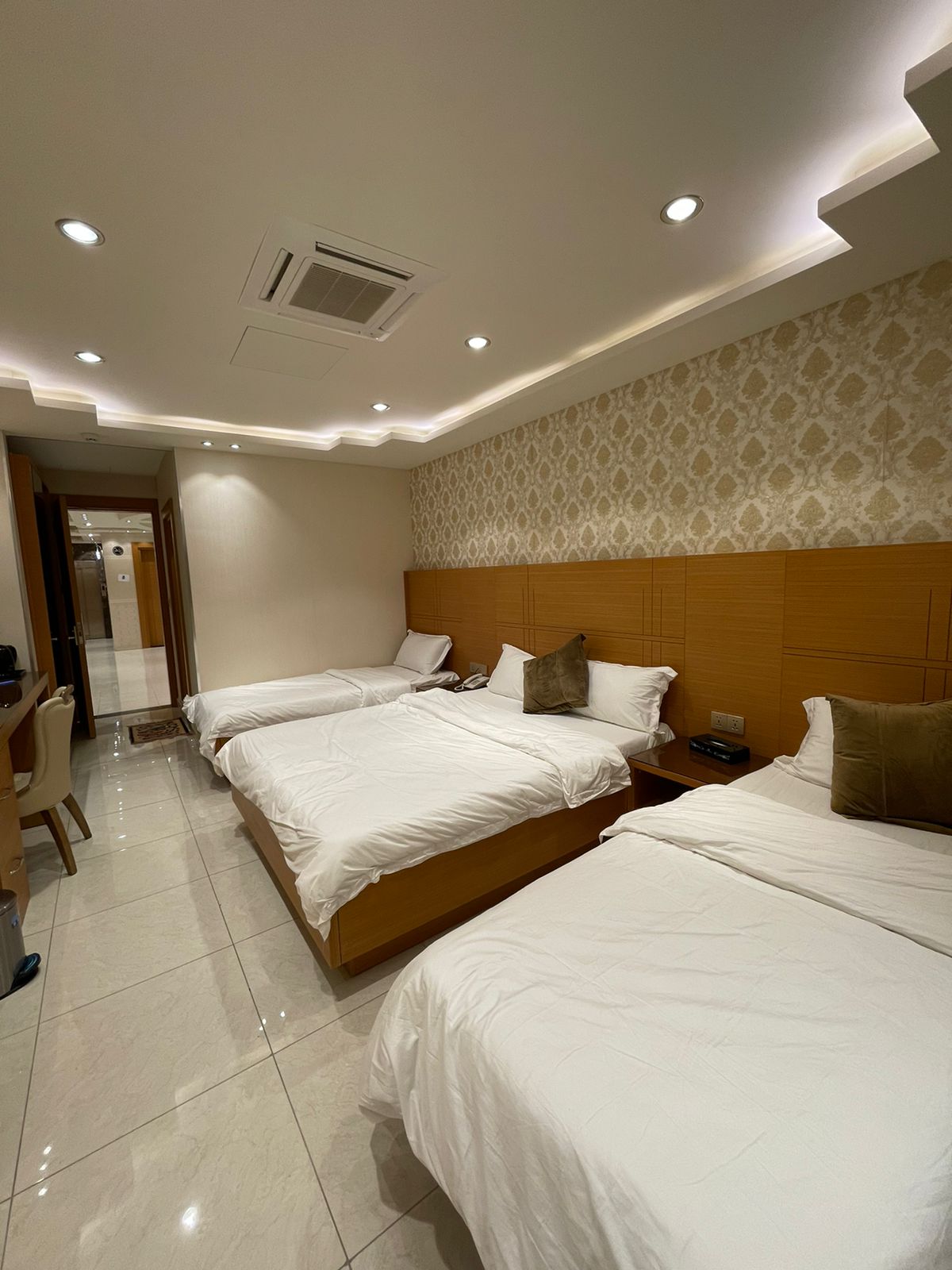 تور کربلا از مشهد، هوایی، هتل ملک و 2 ب