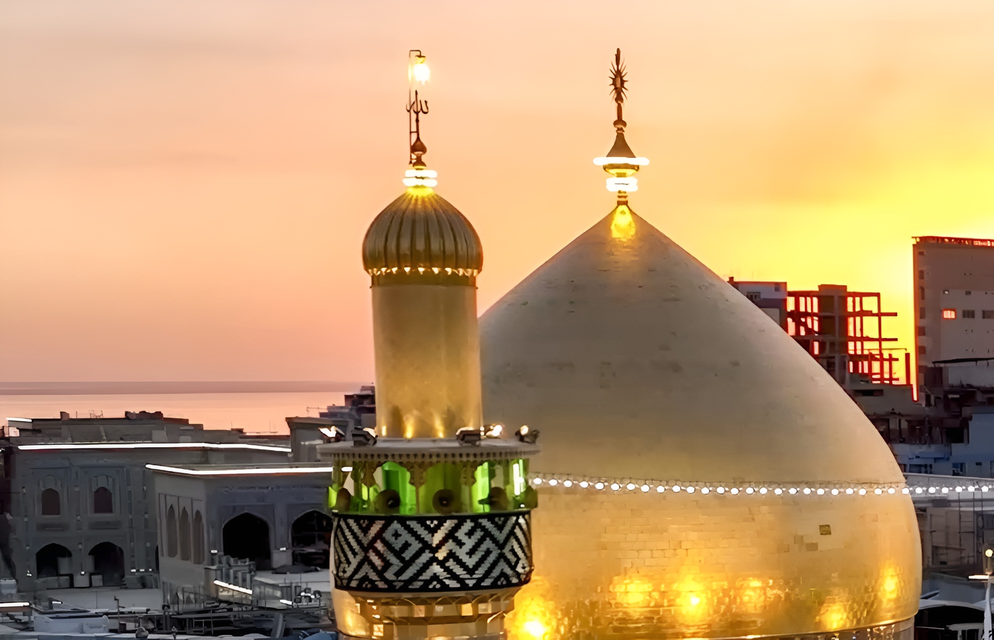 چرا گنبد حضرت علی (ع) پرچم ندارد؟