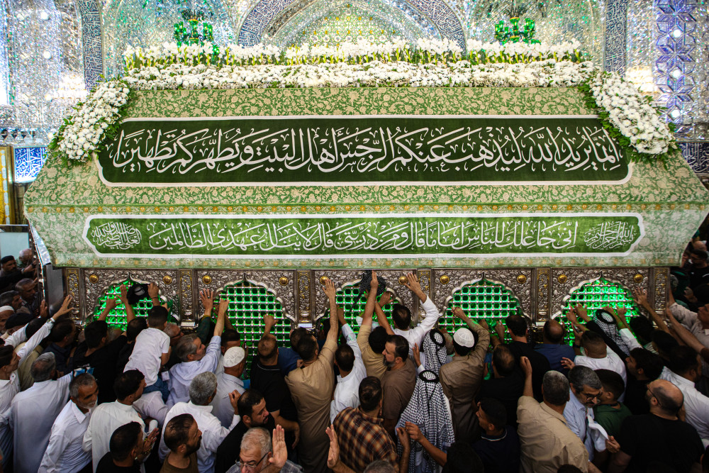 از آداب حرف زدن در حین زیارت چه میدانید؟