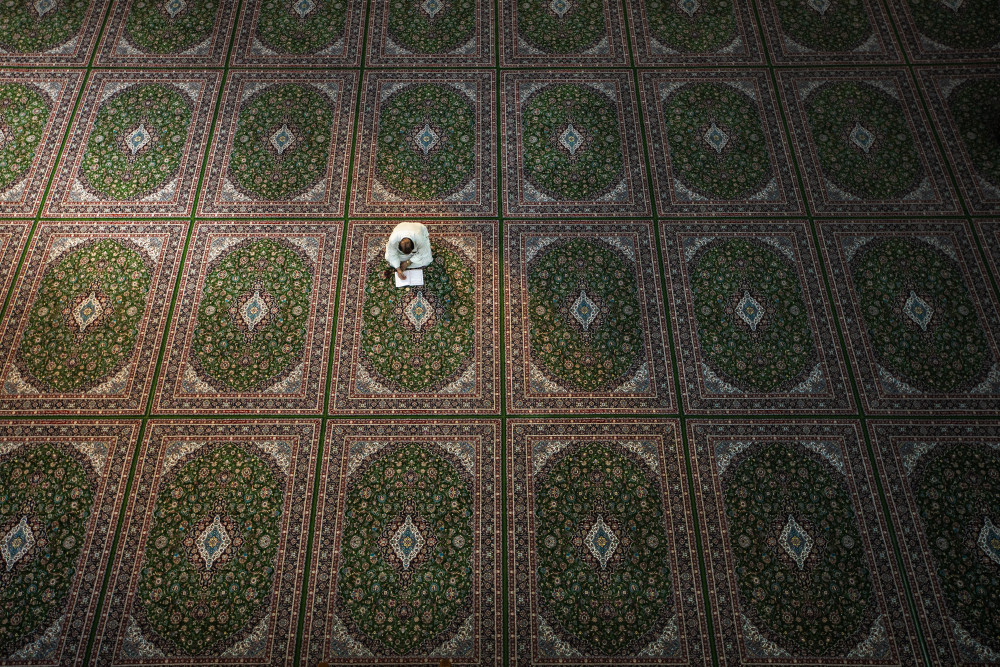 واکنش مرکز احکام به جمع آوری فرش‌های خانواده انصاری از حرم امام حسین (ع)