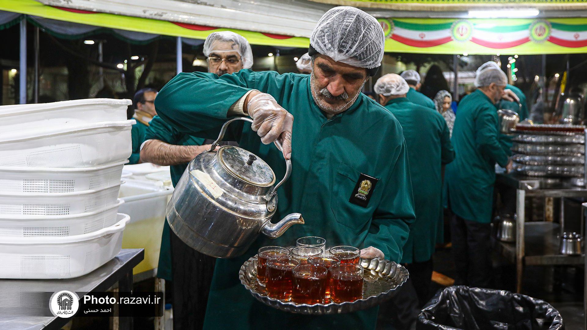 خدمت‌رسانی چایخانه حرم امام رضا(ع)