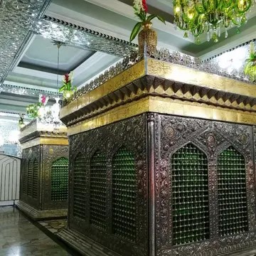 ظریح دو امامزاده یاسر و ناصر از نمای نزدیک
