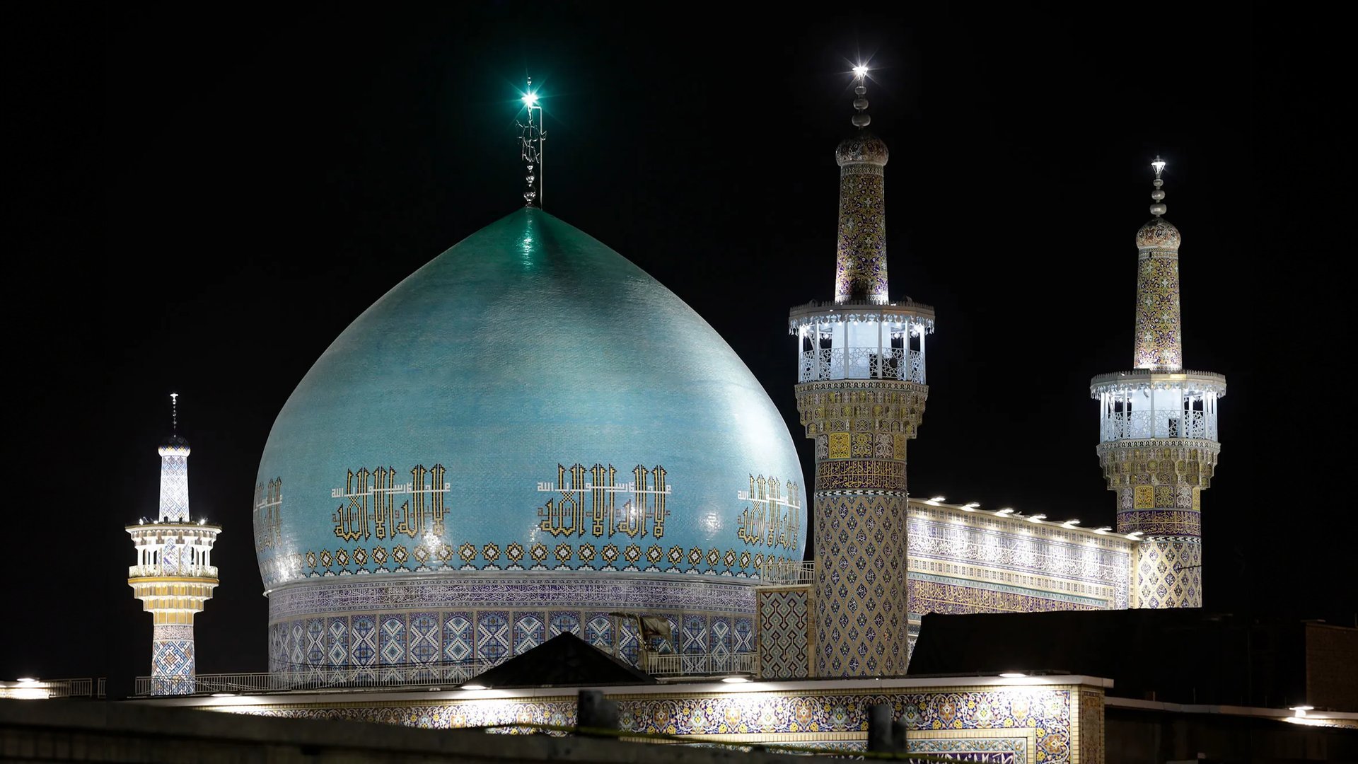 گنبد مسجد گوهرشاد در شب