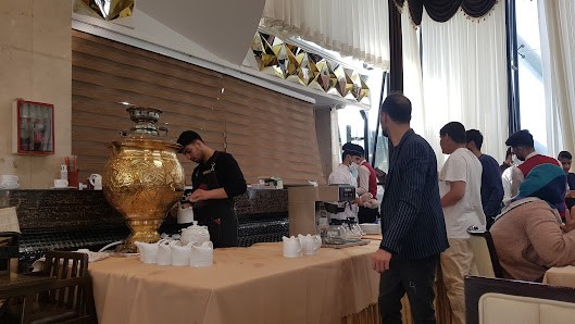 میز نوشیدنی صبحانه در رستوران الماس