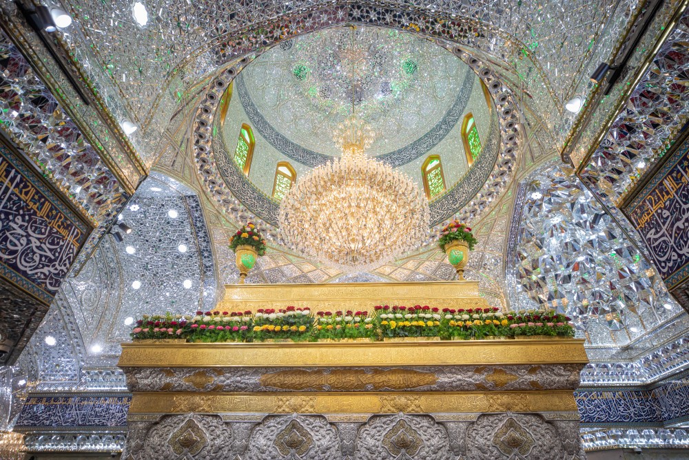 زیر قبه حرم امام حسین (ع) در کربلا